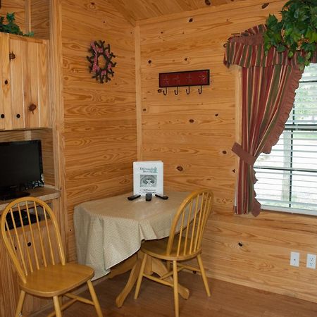 Medina Lake Camping Resort Cabin 3 Lakehills Exterior photo